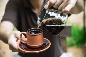 Pijete „decaf“? Vyvraciame najväčšie mýty o bezkofeínovej káve
